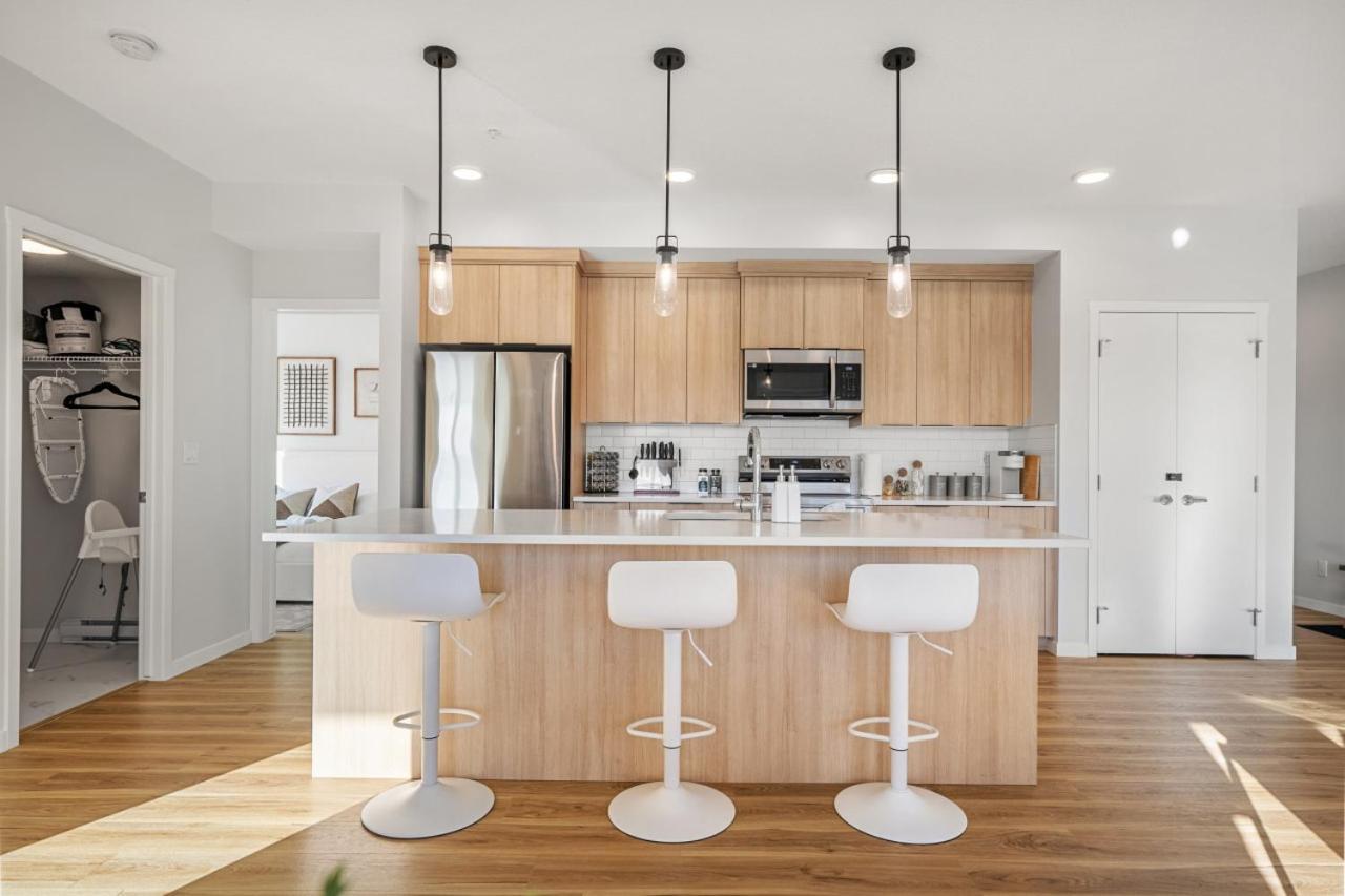Large Open Concept Luxury With Ac, 70