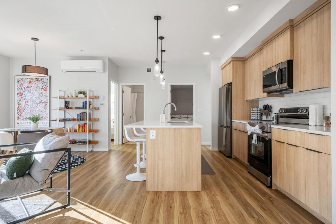 Large Open Concept Luxury With Ac, 70