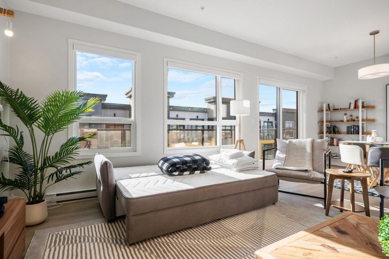 Large Open Concept Luxury With Ac, 70