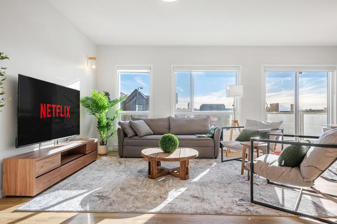 Large Open Concept Luxury With Ac, 70