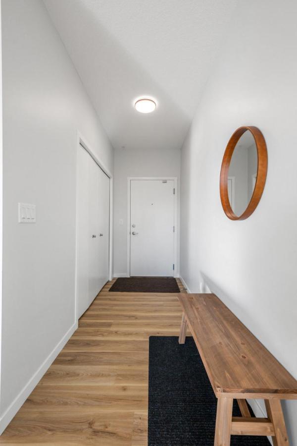 Large Open Concept Luxury With Ac, 70