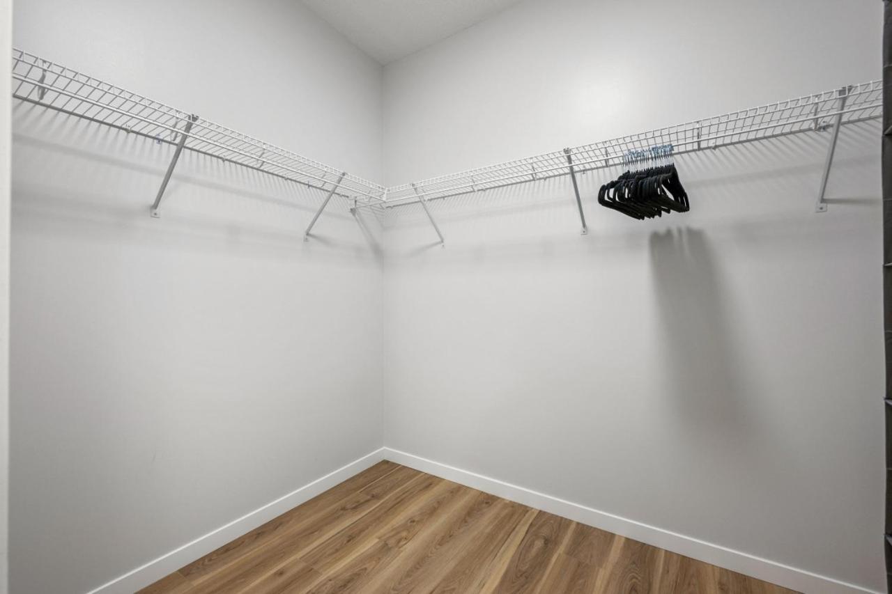 Large Open Concept Luxury With Ac, 70