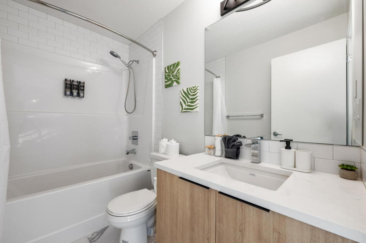 Large Open Concept Luxury With Ac, 70