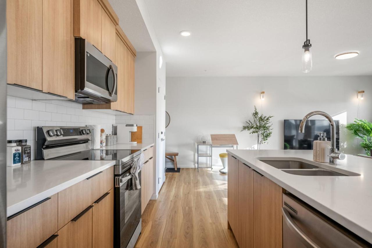 Large Open Concept Luxury With Ac, 70