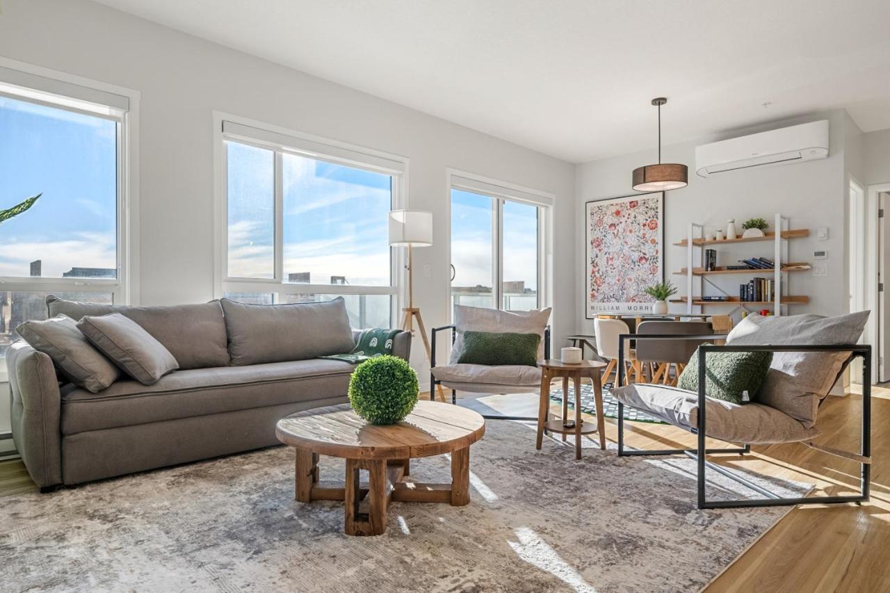 Large Open Concept Luxury With Ac, 70