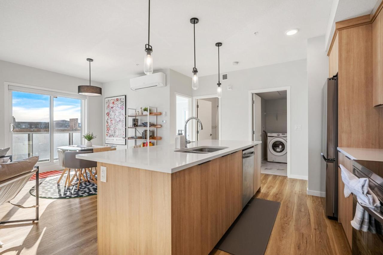 Large Open Concept Luxury With Ac, 70
