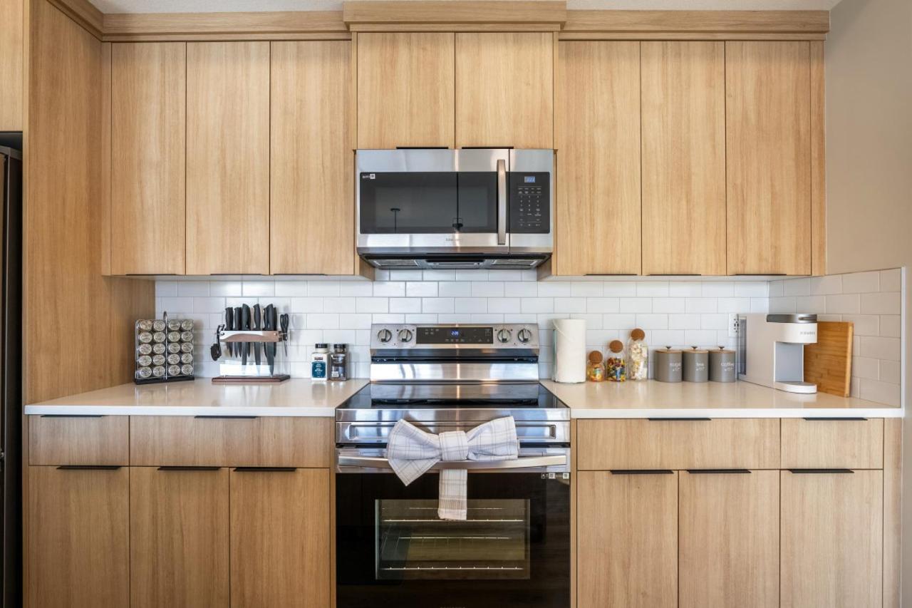 Large Open Concept Luxury With Ac, 70
