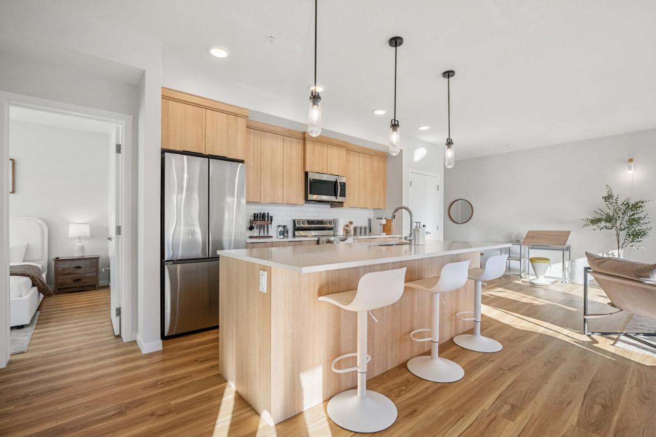 Large Open Concept Luxury With Ac, 70